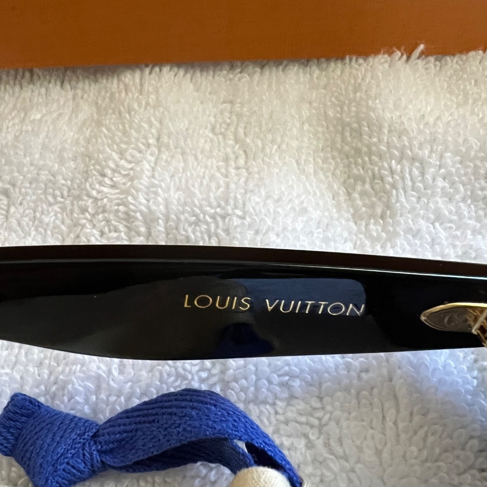Louis Vuitton Cat Eye Sunglasses Black - Authentic - Picture 12 of 16